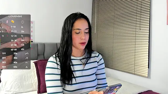 Snapshot of Gigi-bom chatting on 11.22.25 Gigi-bom online show from 11.22.25