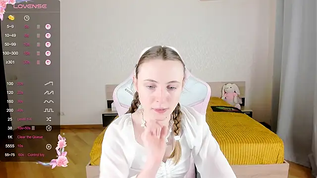 Cowell Adelina online show from 09.22.25