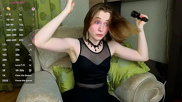 Snapshot of Cowell_Adelina chatting on 06.18.26 Cowell Adelina online show from 06.18.26