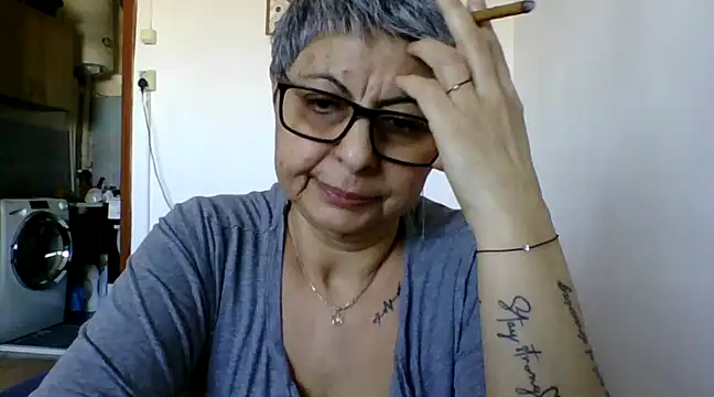 roseblak42 online show from 03.20.25