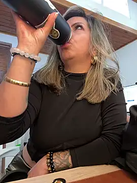  Abril-Office1 online show from 01.08.25