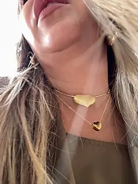  Abril-Office1 online show from 09.29.25