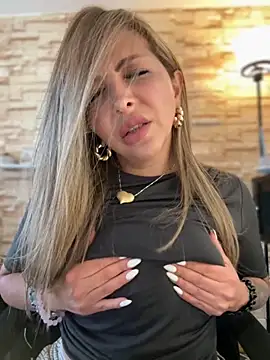  Abril-Office1 online show from 10.15.25