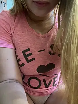 Snapshot of natashasweet chatting on 12.10.24 natashasweet online show from 12.10.24