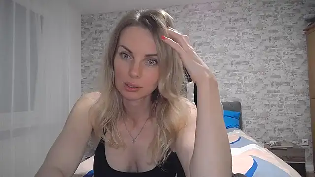 Snapshot of AlissonBia chatting on 09.20.25 AlissonBia online show from 09.20.25