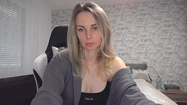 Snapshot of AlissonBia chatting on 10.02.25 AlissonBia online show from 10.02.25