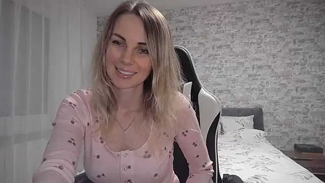 Snapshot of AlissonBia chatting on 11.02.25 AlissonBia online show from 11.02.25