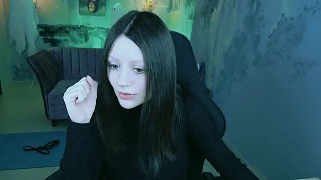 VeliraBraitberg online show from 12.08.24