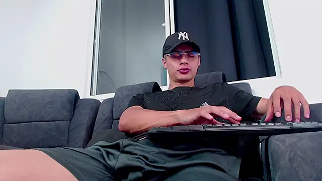 Stiven CL online show from 10.02.25