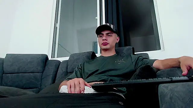 Stiven CL online show from 10.16.25