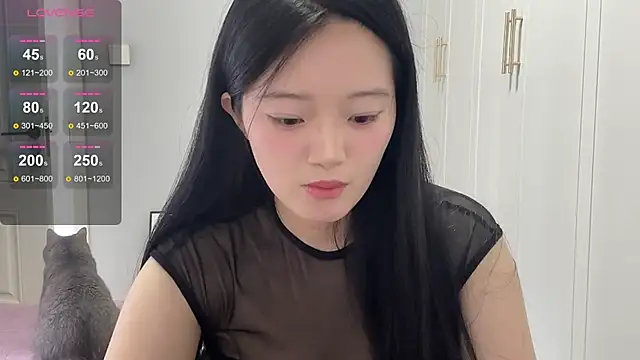 Snapshot of rose-u chatting on 10.03.25 rose-u online show from 10.03.25