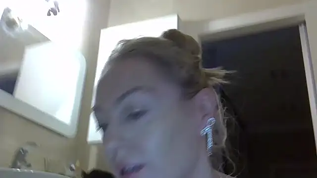 ZarinaSwift online show from 12.15.24