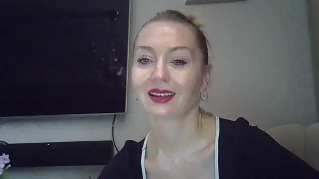 ZarinaSwift online show from 10.04.25