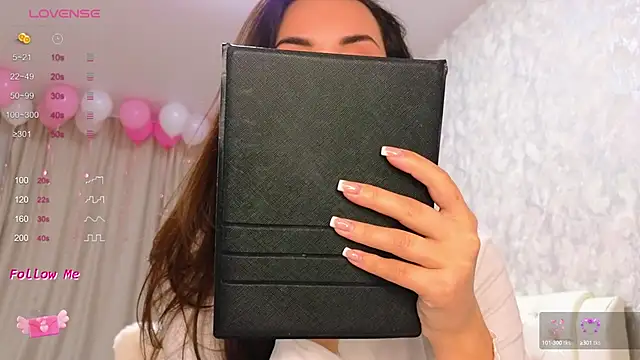 LaraSkinny online show from 12.12.24