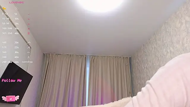 LaraSkinny online show from 11.20.25