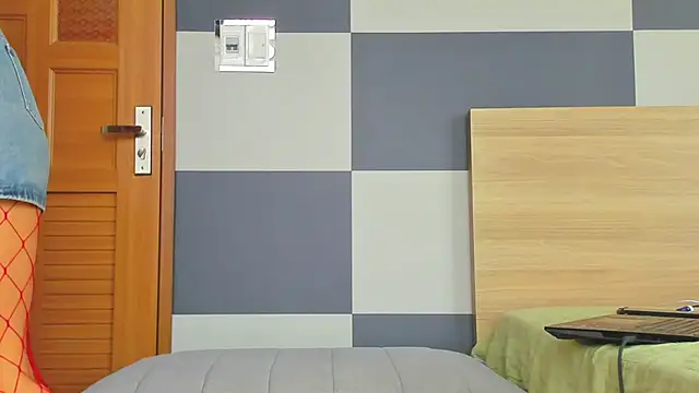 Kiera Thomas online show from 01.12.25