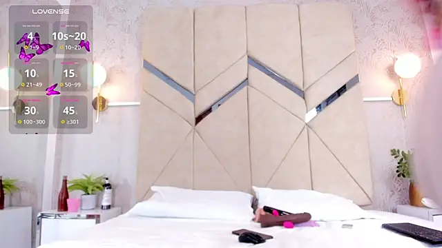 LiaVelez online show from 10.04.25