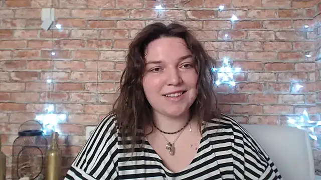 Amelia Kiss  online show from 01.20.25