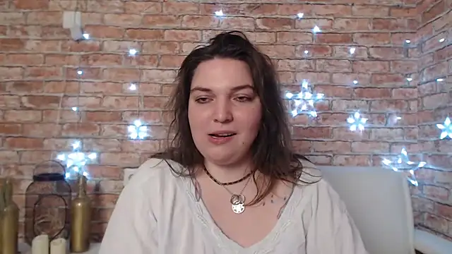 Amelia Kiss  online show from 01.30.25