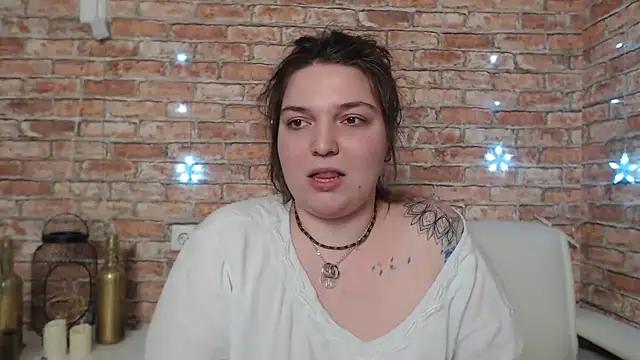 Amelia Kiss  online show from 02.05.25