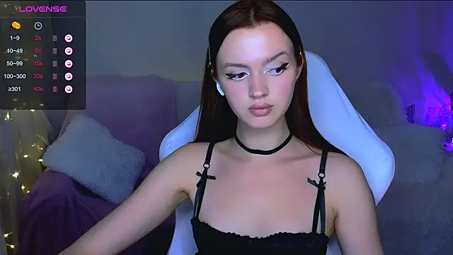 Snapshot of bettyellis chatting on 12.27.24 bettyellis online show from 12.27.24