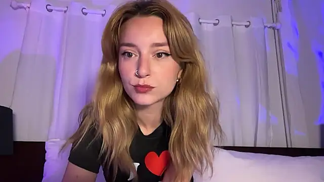 Snapshot of SirenaBelle chatting on 05.27.26 SirenaBelle online show from 05.27.26