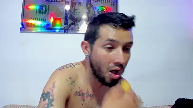 Snapshot of Bad_Couple_1 chatting on 01.08.25 Bad Couple 1 online show from 01.08.25