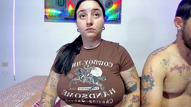 Snapshot of Bad_Couple_1 chatting on 01.10.25 Bad Couple 1 online show from 01.10.25