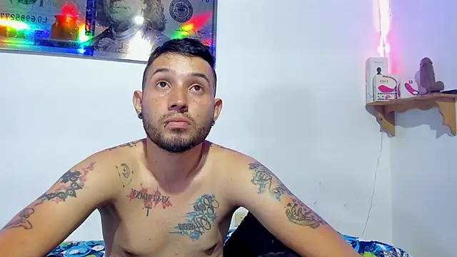 Snapshot of Bad_Couple_1 chatting on 01.21.25 Bad Couple 1 online show from 01.21.25