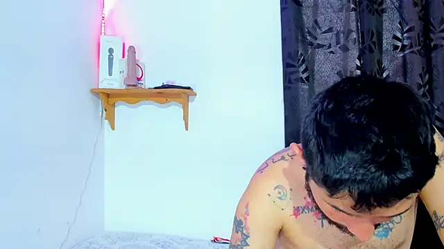 Snapshot of Bad_Couple_1 chatting on 02.21.25 Bad Couple 1 online show from 02.21.25