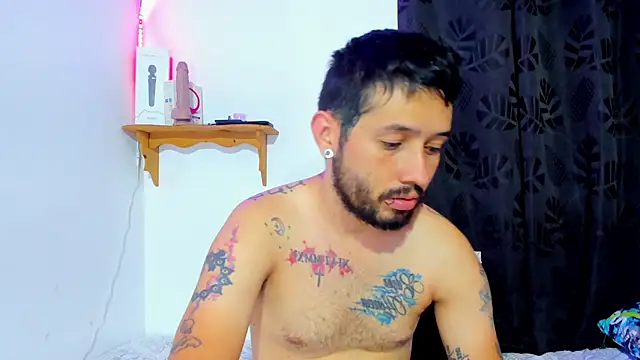 Snapshot of Bad_Couple_1 chatting on 02.22.25 Bad Couple 1 online show from 02.22.25