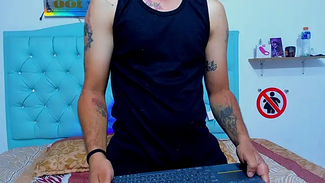 Snapshot of Bad_Couple_1 chatting on 10.16.25 Bad Couple 1 online show from 10.16.25