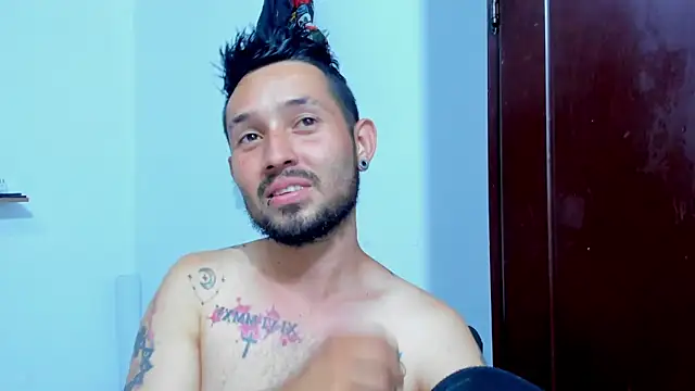 Snapshot of Bad_Couple_1 chatting on 10.29.25 Bad Couple 1 online show from 10.29.25