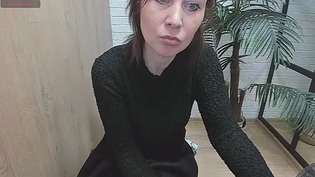 Snapshot of ZoeEast chatting on 12.14.24 ZoeEast online show from 12.14.24