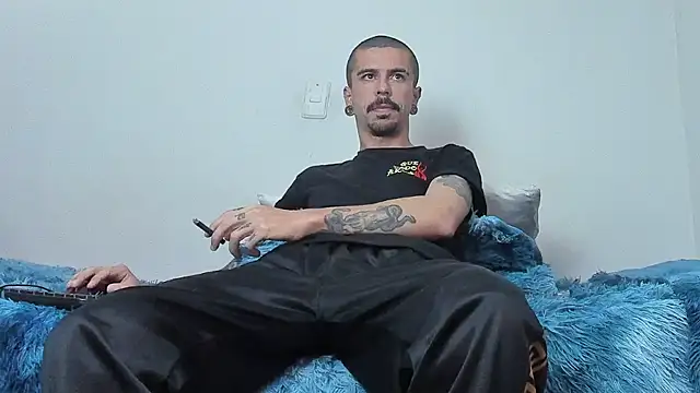 Aaron BigDickxxx online show from 10.21.25