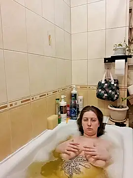 Sakura Green online show from 01.09.25