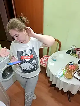 Sakura Green online show from 03.09.25