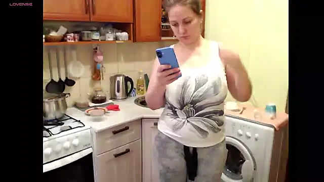 Sakura Green online show from 03.11.25