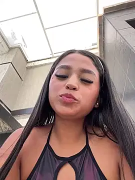 Juli Walker online show from 12.12.24