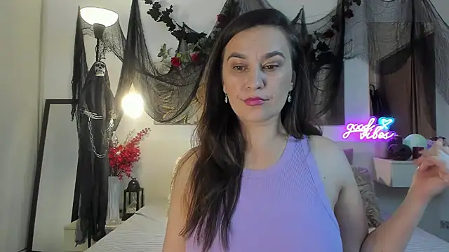 Snapshot of JoyCasidy chatting on 10.28.25 JoyCasidy online show from 10.28.25