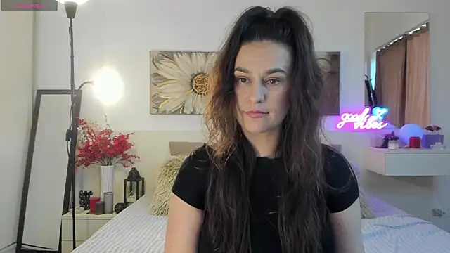 Snapshot of JoyCasidy chatting on 11.26.25 JoyCasidy online show from 11.26.25