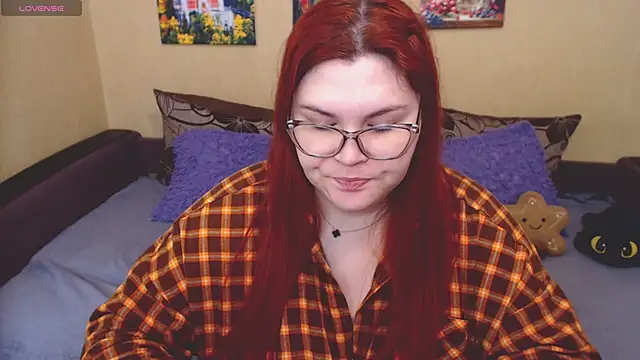 Snapshot of JuliaKeln chatting on 04.18.26 JuliaKeln online show from 04.18.26