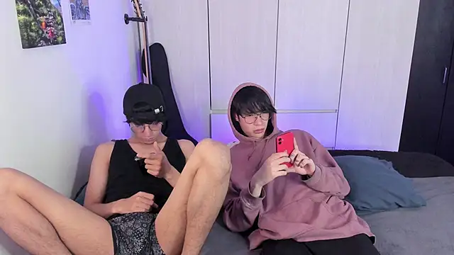 Snapshot of Aventure_Twinks chatting on 12.14.24 Aventure Twinks online show from 12.14.24