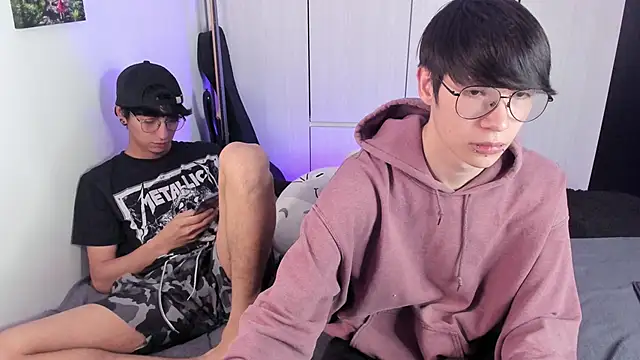 Snapshot of Aventure_Twinks chatting on 12.17.24 Aventure Twinks online show from 12.17.24