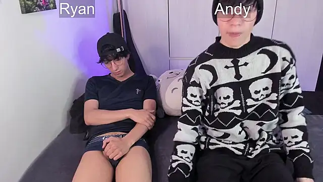 Snapshot of Aventure_Twinks chatting on 12.19.24 Aventure Twinks online show from 12.19.24