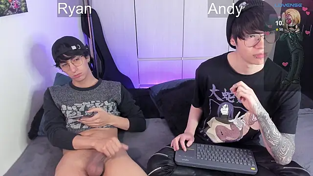 Snapshot of Aventure_Twinks chatting on 12.28.24 Aventure Twinks online show from 12.28.24