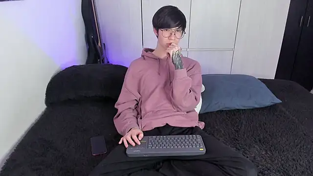 Snapshot of Aventure_Twinks chatting on 01.29.25 Aventure Twinks online show from 01.29.25