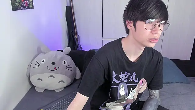 Snapshot of Aventure_Twinks chatting on 02.02.25 Aventure Twinks online show from 02.02.25