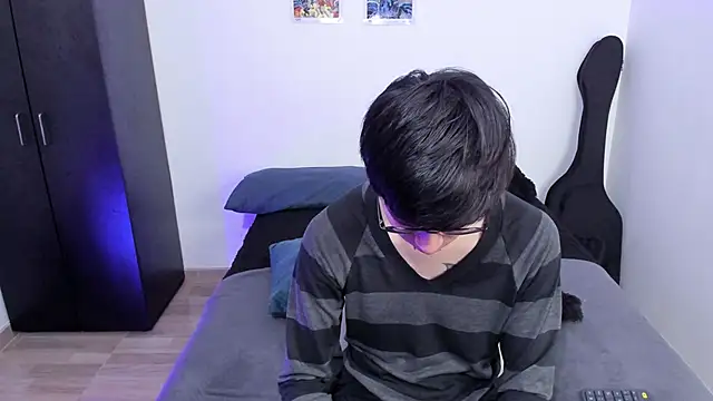 Snapshot of Aventure_Twinks chatting on 03.04.25 Aventure Twinks online show from 03.04.25