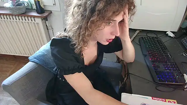 Snapshot of Prxscillia_Tx chatting on 10.02.25 Prxscillia Tx online show from 10.02.25